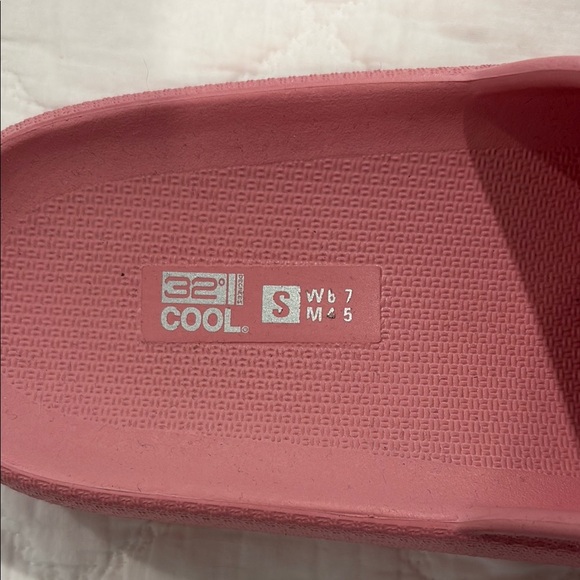 32 Degrees Pink Cozy Slippers - Picture 2 of 3